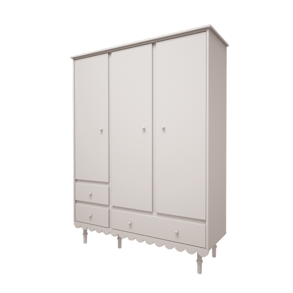 Babushka kolme uksega valge riidekapp